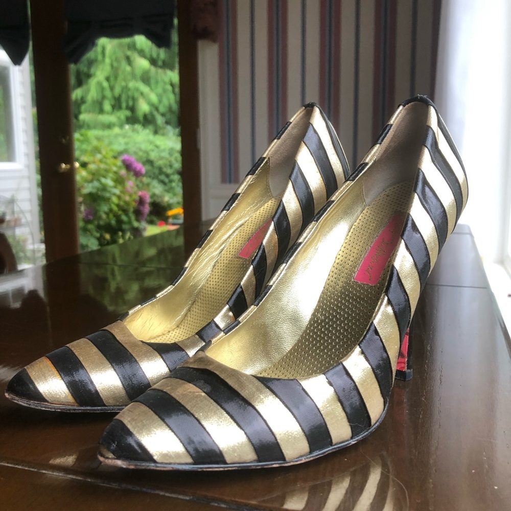 Vintage Betsey Johnson Black and Gold Striped Pointed-Toe Stiletto Heels/Pumps 6